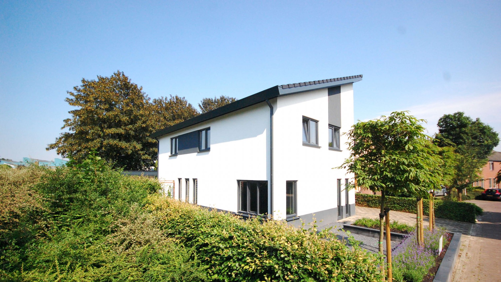 Verbouwing Moderne Woning Architectuur Raalte Wit Stucwerk Vlakke Pan Antraciet © Tijmen Bos Architecten Deventer 1920X1080