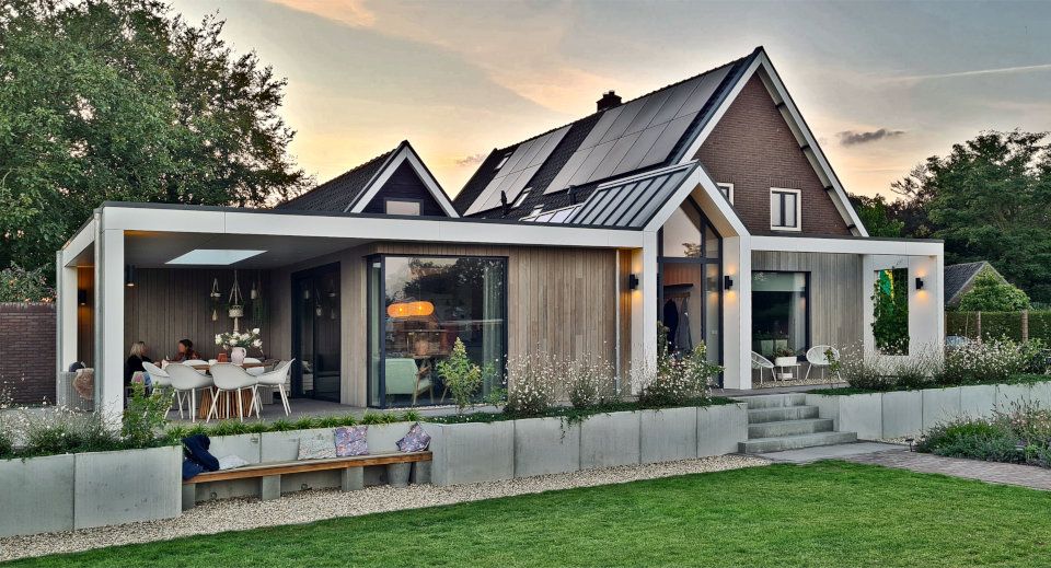 Moderne Aanbouw Hout Bij Jaren 30 Woonhuis Woonkeuken Lichtstraat Veranda ©Tijmen Bos Architecten