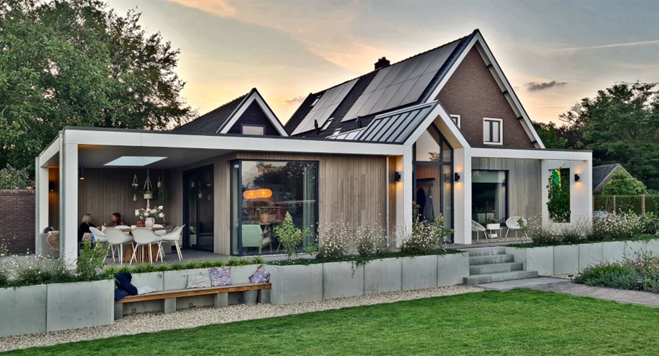 Moderne Aanbouw Hout Bij Jaren 30 Woonhuis Woonkeuken Lichtstraat Veranda ©Tijmen Bos Architecten