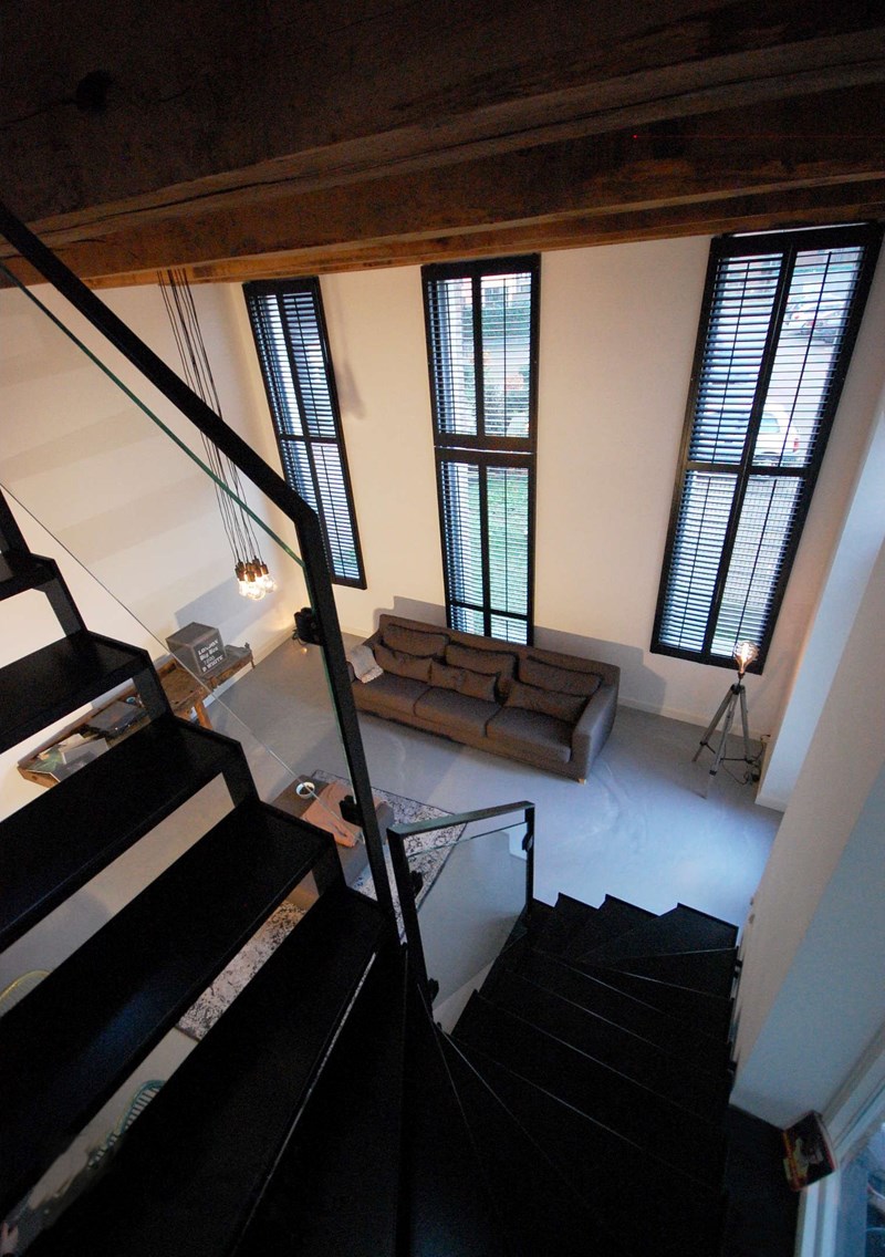 Industrieel Loft Interieur Originele Balken Stalen Trap Louvres Hoge Ruimte ©Tijmen Bos Architecten 1920X1080