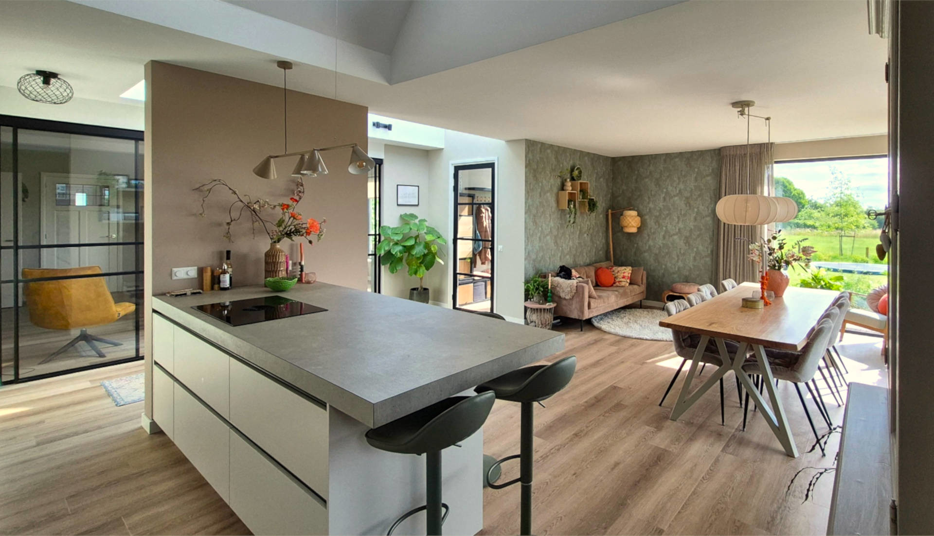 Moderne Aanbouw Bij Jaren 30 Woonhuis Daglicht Woonkeuken Licht Ruimte Uitzicht Stalen Deuren ©Tijmen Bos Architecten