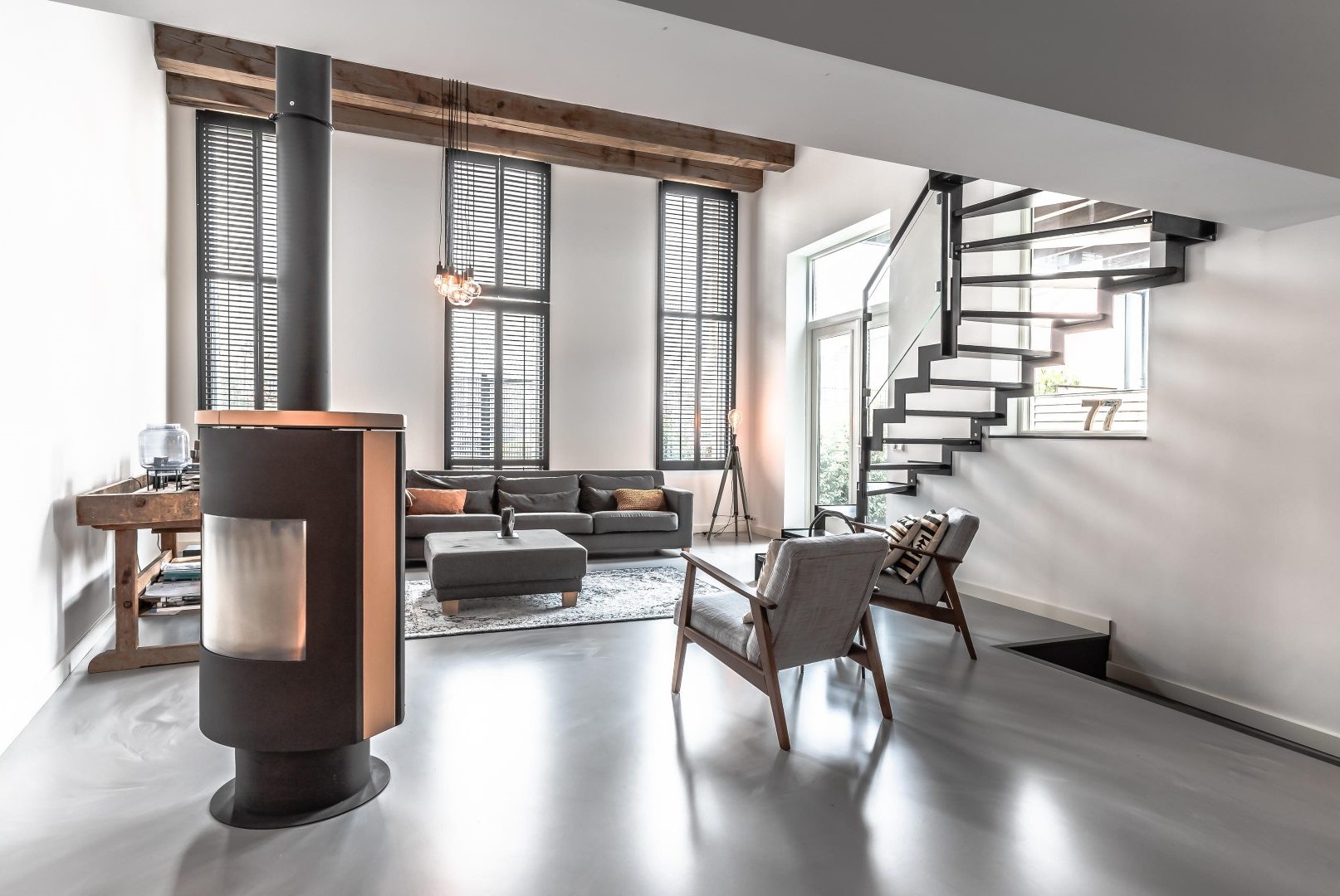 Loft Verbouwing Interieur Industrieel Modern Hout Staal Muizentrap Louvres Licht Design ©Tijmen Bos Architecten Deventer