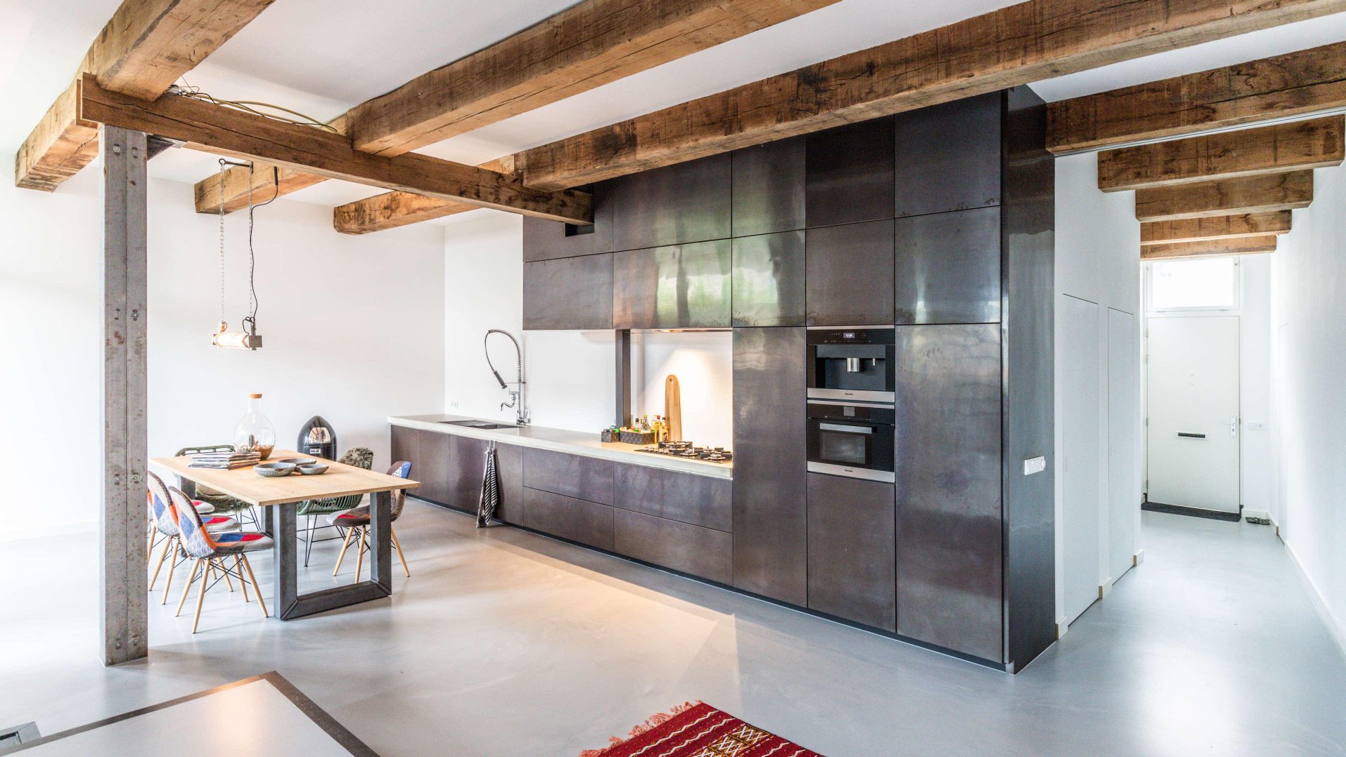 Loft Verbouwing Industrieel Interieur Woonkeuken Design Hout Staal Design ©Tijmen Bos Architecten Deventer 1920X1080