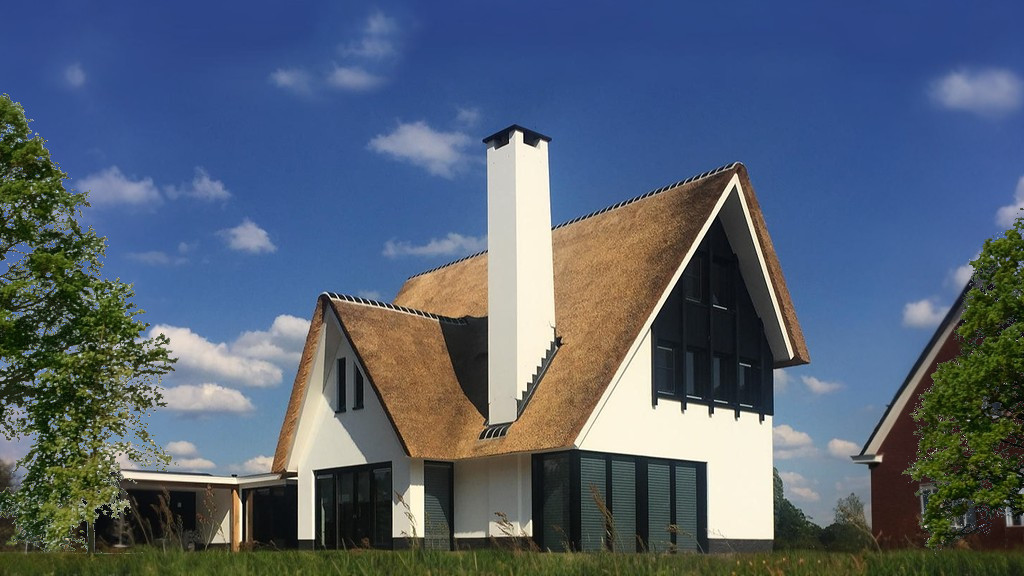 Nieuwbouw Villa Moderne Rieten Kap Wit Stucwerk Zwarte Hout Schoorsteen ©Tijmen Bos Architecten 02