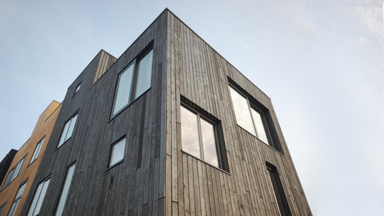 Twee Moderne Woningen Met Houten Gevel In Het Deventer Havenkwartier Met Zeer Strakke Detaillering Uitgewerkt Door Tijmen Bos Architecten